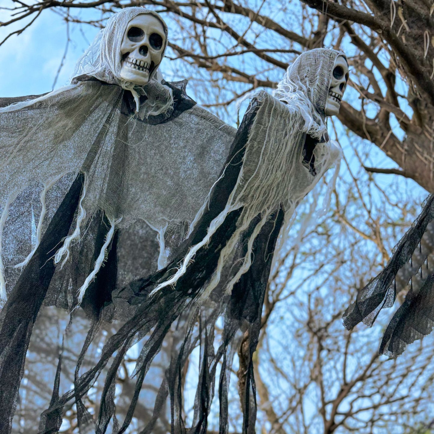 Halloween Hanging Skull Light Decoration – Fabric Ghost with LED Glow, Spooky Skeleton for Indoor Outdoor Yard Party Decor